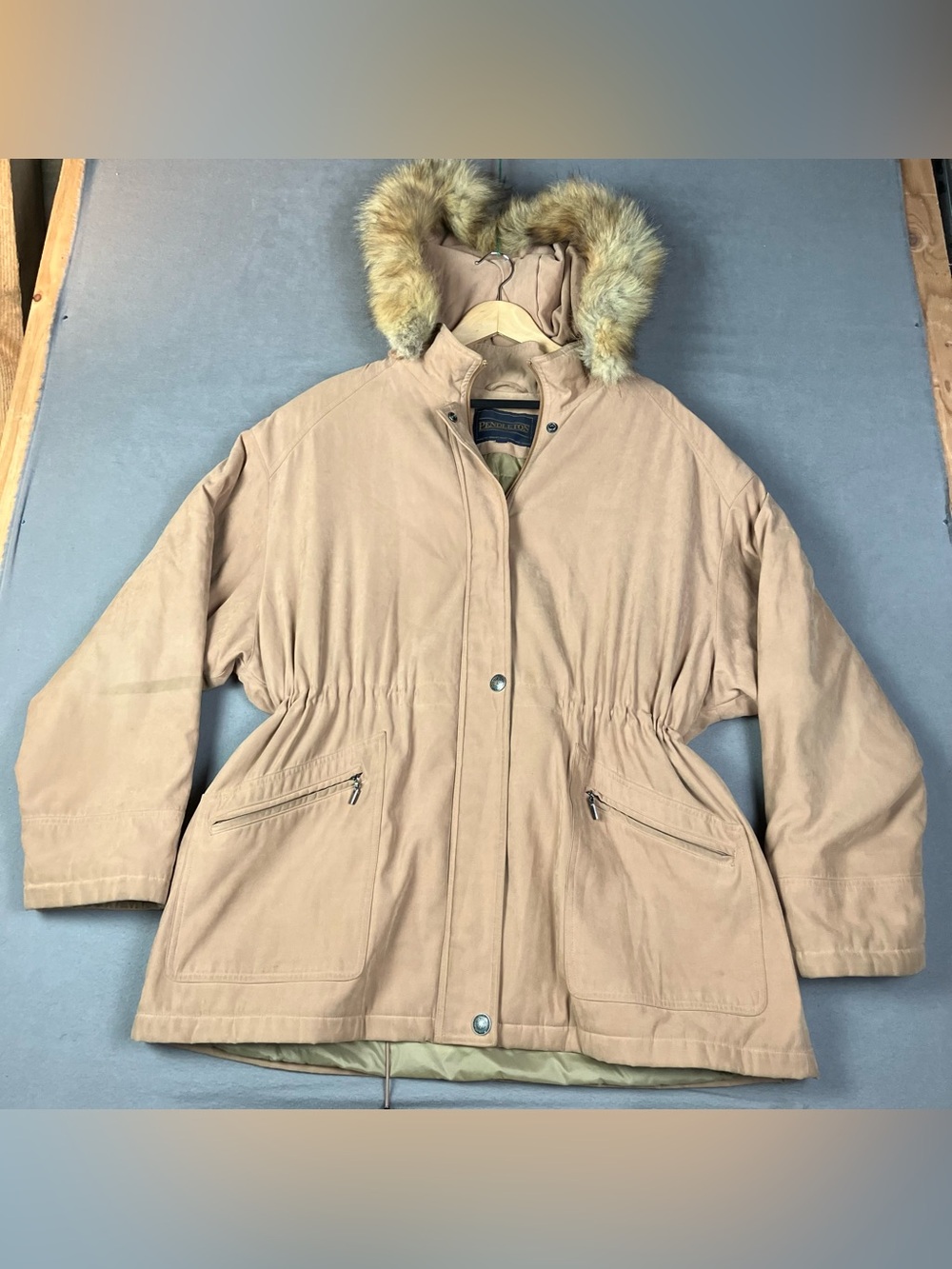 Pendleton Women's Size XL Brown Parka Jacket Full Zip / Snap Real Fur Trim Hood.